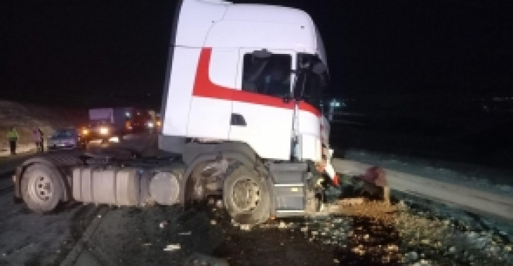 Accident teribil pe centura Sucevei: sunt două victime, după ce o maşină a lovit puternic un cap tractor