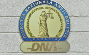 Primarul comunei Drăguşeni, reţinut de procurorii DNA