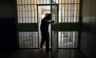 Un pensionar a ajuns în Penitenciarul Botoșani pentru „exercitarea fără drept a unei meserii”