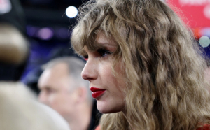 Taylor Swift își amenință un fan cu judecata
