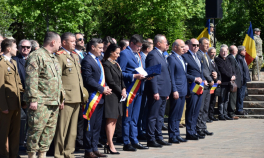 Șefii PNL, prezenți la ceremonia militară organizată la Monumentul Independenţei din Piaţa Independenţei 