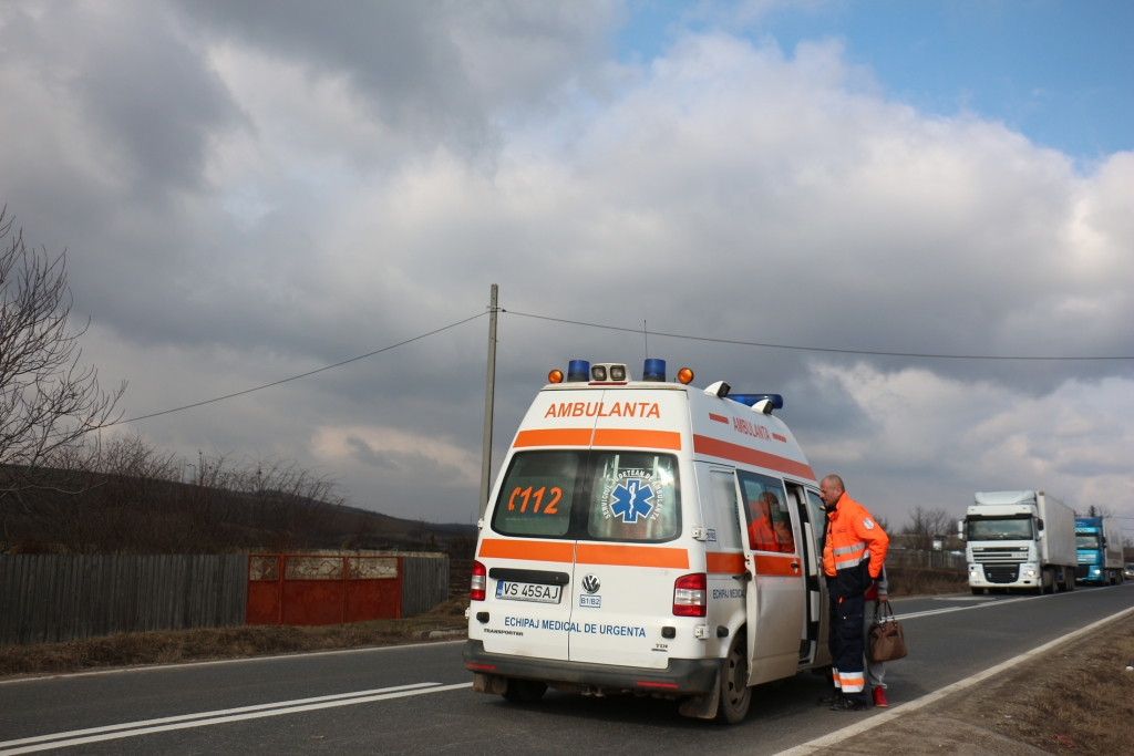 ambulanță pentru dureri articulare severe)