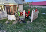 Motocicletă izbită violent de o fântână, într-un sat din Suceava. Un tânăr a murit și altul a fost grav rănit