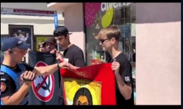 A început dictatura? Jandarmeria a amendat un tânăr care ținea o icoană, pe trotuar, în timpul marșului LGBT de la Cluj