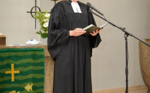 Ce face o femeie-preot. Confesiunile unei femei-vicar din Germania