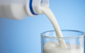 Un pahar de lapte pe zi tine medicul departe! Rezultate uimitoare asupra bolilor de inima