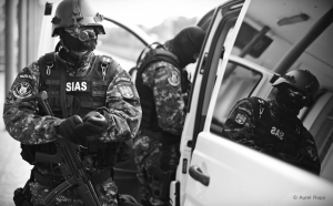   Trupele speciale din Botoșani au eliberat o femeie sechestrată de soț