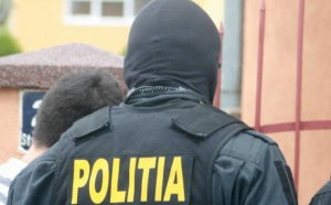 Percheziţii de amploare în Buzău: Poliţiştii au descins la 18 adrese, într-un dosar de contracte fictive cu o primărie