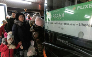 Aproape trei milioane de ucraineni şi-au părăsit ţara