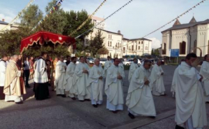 Pelerinaj romano-catolic cu sute de persoane, la Iași