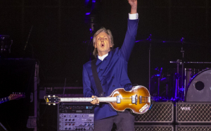 Sir Paul McCartney, cel mai vârstnic cap de afiș din istoria Festivalului Glastonbury