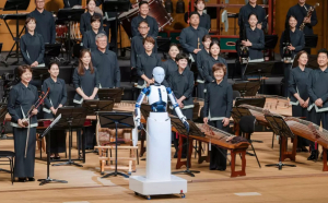 Un robot android a dirijat în premieră orchestra națională din Coreea de Sud