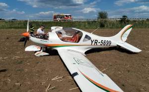 Incident aviatic în Iași. O aeronavă de mici dimensiuni a aterizat de urgență pe o șosea de lângă Miroslava