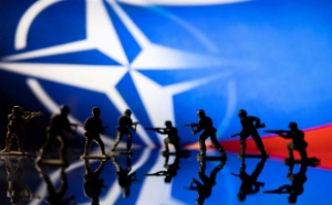 A fost pus pe masă cel mai negru scenariu: război între NATO și Rusia / Alianța se bazează pe 300.000 de soldați, care să fie mobilizați rapid