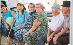  Peste un sfert dintre pensionarii ieșeni încasează indemnizații sociale