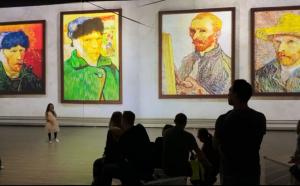  Ieșenii au dat năvală la un spectacol inedit Van Gogh