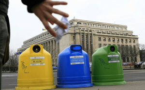 România înregistrează scăderi semnificative în reciclarea sticlei şi a metalelor