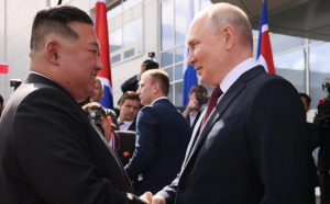 Vladimir Putin și Kim Jong Un și-au împărțit cadouri: o limuzină, ceai sau un pumnal