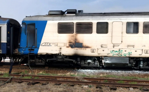 O locomotivă a luat foc în mers. Șase călători s-au evacuat înainte de sosirea salvatorilor