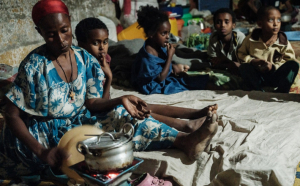 Răpuși de foamete, locuitorii din Sudan mănâncă pământ