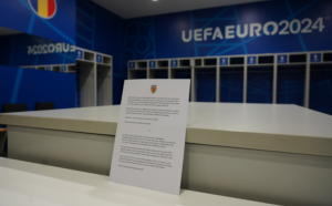 Naționala României a lăsat o scrisoare în vestiarul stadionului Allianz Arena. Imaginea și mesajul acesteia fac înconjurul lumii.