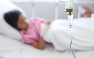 O fetiță de 3 ani a ajuns drogată la spital
