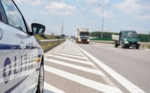 Un șofer a reușit să-i uimească până și pe polițiști: Rupt de beat, făcea depășiri pe contrasens