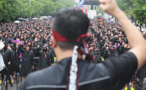 Mii de angajați de la Samsung au intrat în grevă
