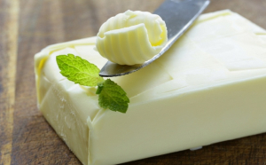 Cum testezi untul, să vezi dacă este amestecat cu margarină. Ai nevoie de o brichetă. Trucul este genial!