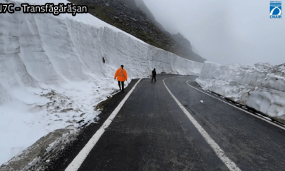 Strat de zăpadă de 8 metri, în iunie, pe cea mai frumoasă șosea din România