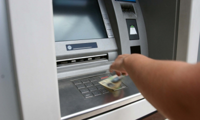 Românii care scot bani pentru concedii vor avea o surpriză la bancomat. Schimbarea e uriașă
