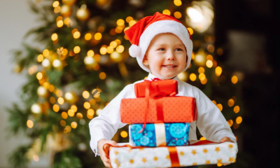 Regula celor 4 cadouri de Crăciun, întocmită de un sociolog. Un studiu arată că cei mici primesc de zece ori mai multe daruri decât au nevoie