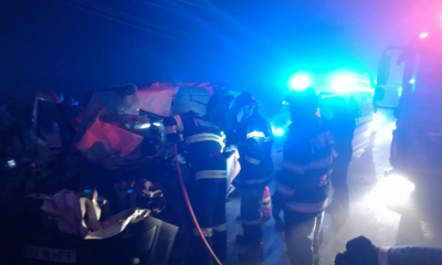 Accident grav la Bârlad. Un autoturism Fiat a intrat într-un TIR răsturnat