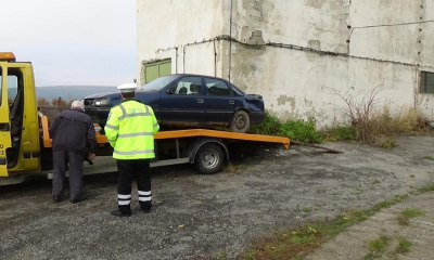 Primăria Suceava ridică maşinile abandonate