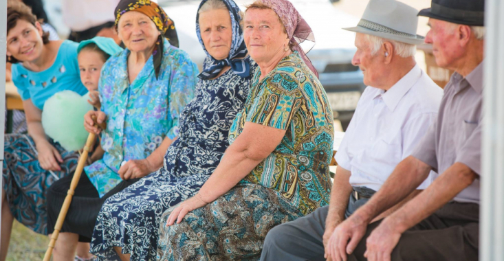  Peste un sfert dintre pensionarii ieșeni încasează indemnizații sociale