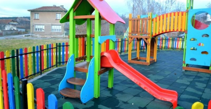 Făgăraș: Copil de nouă ani, găsit mort la locul de joacă