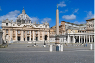    Vaticanul dă în clocot. Complicea cardinalului acuzat de fraude a fost arestată