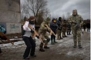 Ucraina: Preşedintele Volodimir Zelenski anunţă mobilizarea rezerviştilor