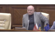 'Echipa lui Putin' în Parlamentul de la Chișinău: Mesajul inscripționat pe tricoul unui deputat