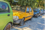 Tot mai mulți ieșeni își abandonează mașinile pe domeniul public