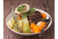 Pot-au-Feu, sufletul bucătăriei franceze într-o oală