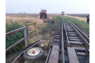 Singurul tren care circulă între Caracal și Corabia a rămas fără mecanic. Muncitorul a fost rănit după ce locomotiva a fost lovită de un tractor