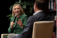 Hillary Clinton, apel public la cenzurarea rețelelor sociale: Dacă nu moderăm și nu monitorizăm conținutul, pierdem controlul total