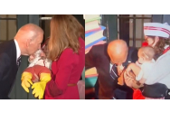 Un nou moment terifiant cu Joe Biden. Președintele SUA a început să adulmece și să muște niște bebeluși la petrecerea de Halloween