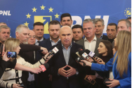 Bolojan, luat la rost în partid din cauza lui Nicușor Dan. Unii lideri PNL îl preferă pe Crin Antonescu