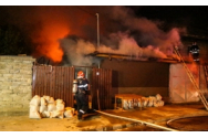 Incendiu puternic la Giurgiu: un magazin a ars în totalitate