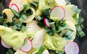 Salată orientală cu leurdă și maioneză de avocado