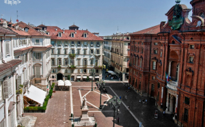 Turiști jefuiți de doi români, la Torino