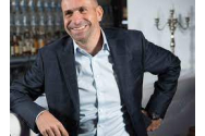 Patronul clubului Loft, Ion Biriş, este noul preşedinte al Adunării Generale a Organizaţiei Patronale a Hotelurilor şi Restaurantelor din România (HORA) cu mandat de doi ani, în locul lui Daniel Misch