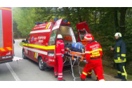 Trei persoane au fost rănite, luni, în urma unui accident rutier petrecut pe DN 2F, pe raza localităţii Rădeni, comuna Dragomireşti, au informat reprezentanţii Inspectoratului pentru Situaţii de Urgen